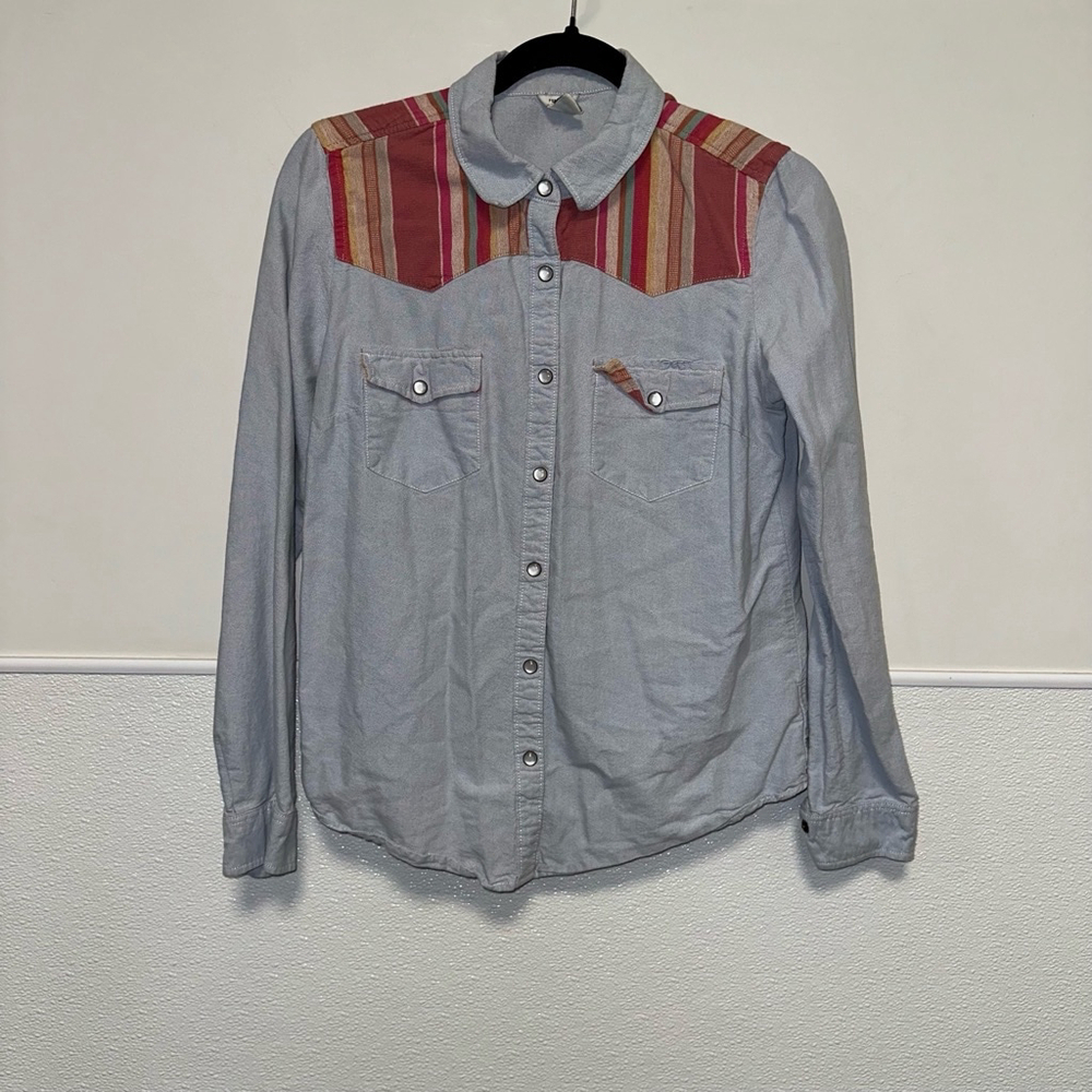 Women's Forever 21 Button Down Shirt M Blue Multi-color Aztec Denim pearl snap - Picture 3 of 8